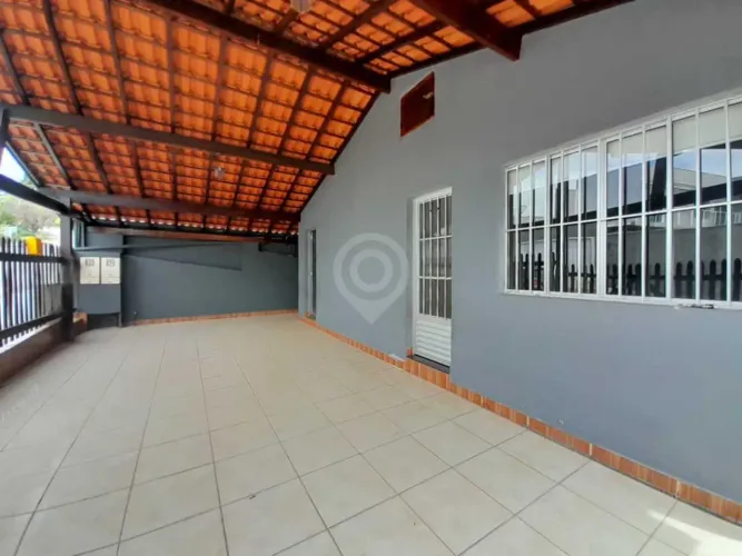 Casa de rua - / Residencial / Parque Ecologico