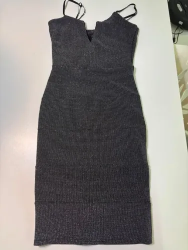 Vestido de festa preto brilhante justo tam P