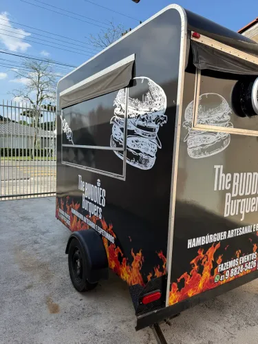 Foodtruck com churrasqueira