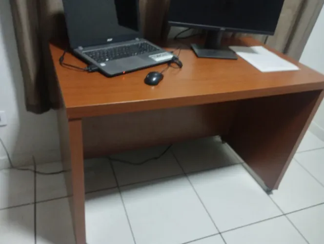 Escrivaninha em MDF mogno