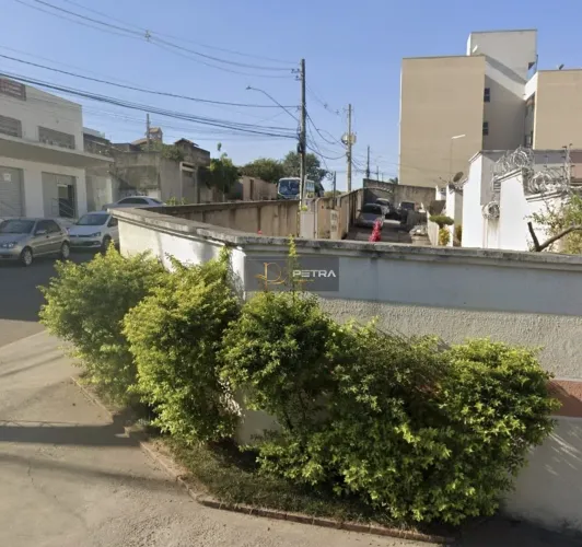 Casa Geminada 2 Quartos com Área Privativa em Pedro Leopoldo