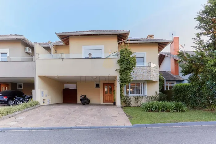 Casa em condomínio com piscina para LOCAÇÃO, 266,24 m2, 04 suítes, Santa Felicidade!