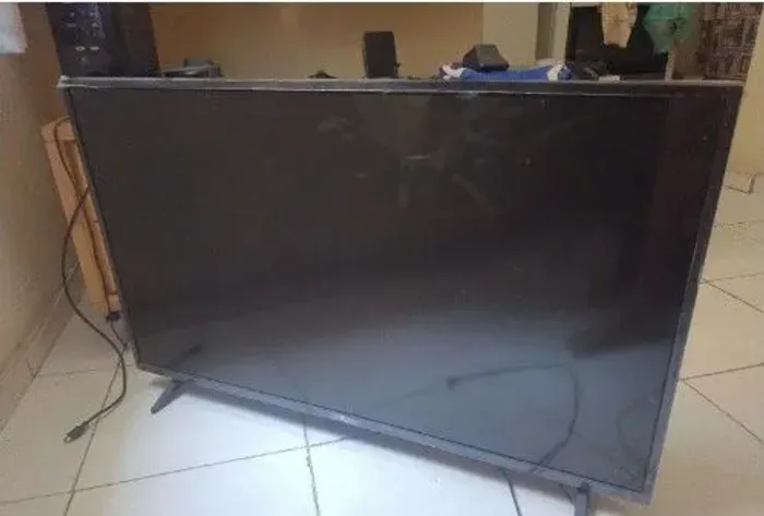 TV LG 43" 4K - 43UP7500PSF - Tela Quebrada - Para Peças
