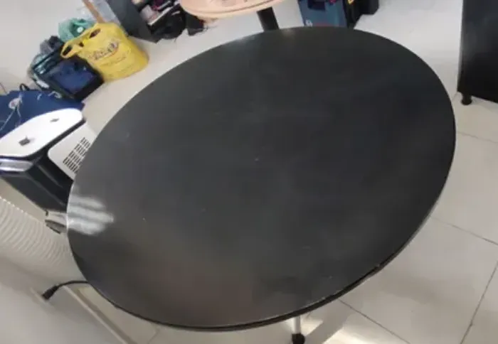Mesa redonda preta para escritório, cozinha ou sala