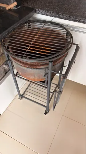 Vende-se churrasqueira