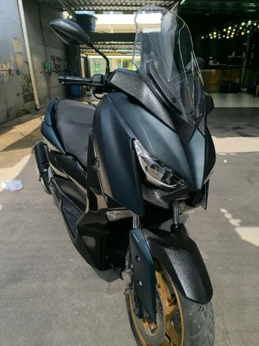 Vendo moto XMAX, único dono