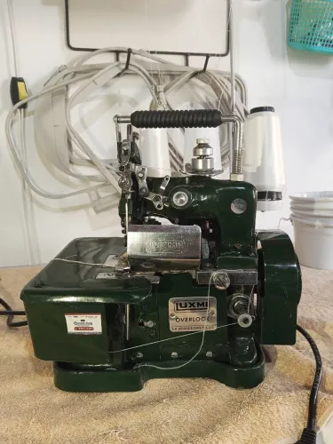 Máquina de costura Luxmi overlock