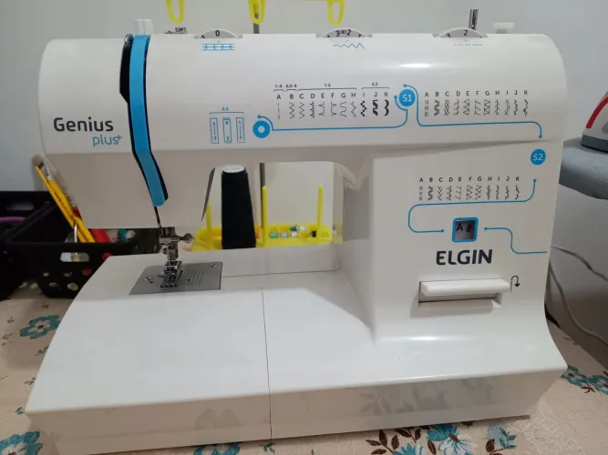 Máquina de costura Elgin Genius plus jx4035 usada