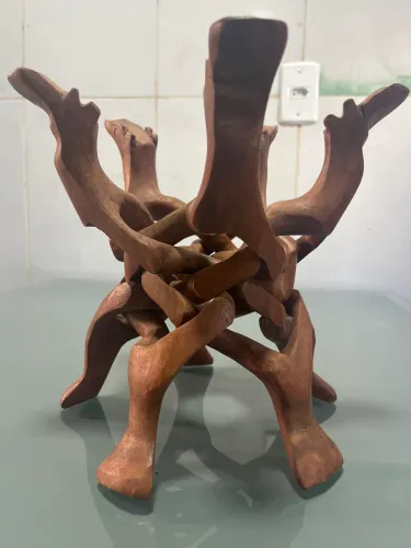 Escultura articulada de madeira