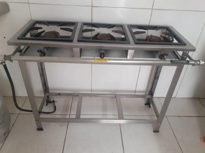 Vendo fogao industrial 3 bocas .