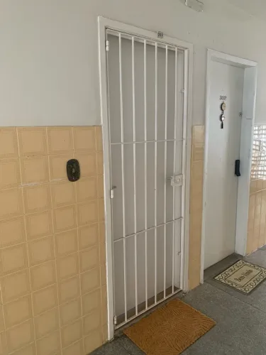 Portão em grade de ferro