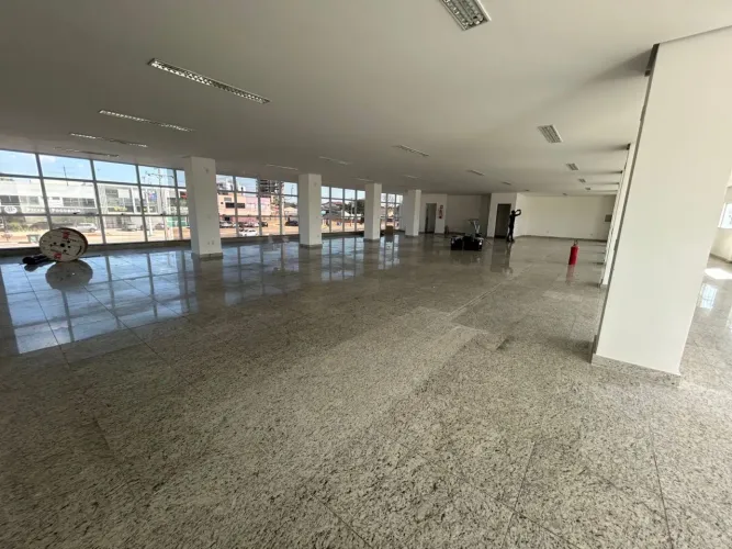 Sala comercial com 385 m2 LO 05