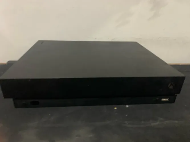 Xbox one x 1 controle pra vender logo!!!
