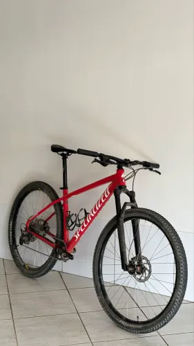 Specialized 2023 Tam L leia o anuncio