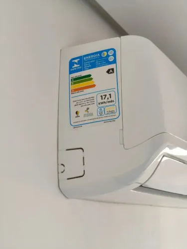 4 ar-condicionados Split Electrolux, todos 220V, completos e desinstados