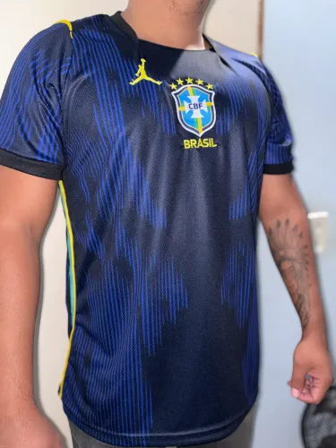 Vendo 7 blusas do Brasil azul ,somente em atacado .