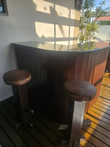 Barzinho com banquetas