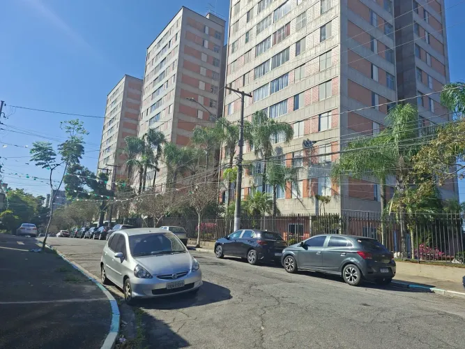 Metro campo Limpo- condomínio Pq das Árvores  03 dorms - vaga coberta 