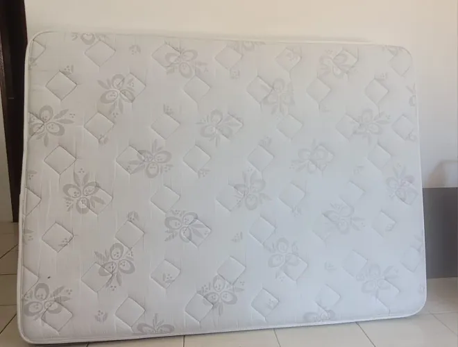 Colchão Edimburgo Casal BOX em Ótimo Estado