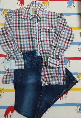 Camisa xadrez + Camisa xadrez Tam: 6 anos