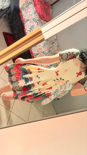Vestido Curto Rodado Floral com Manga Curta e Estampa Colorida