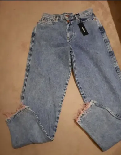 Calça Diesel modelo Alys Feminina - T25 Europa (Veste 36-38 BR / PP) - Nova com etiqueta