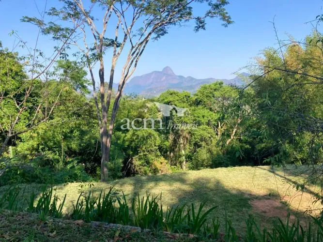 Excelente terreno de 2.400m² com linda vista, em condomínio.