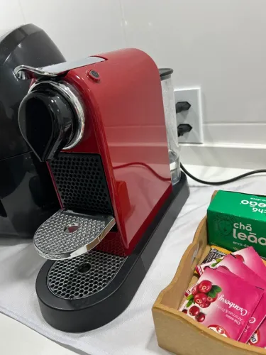 Cafeteira Citiz Nespresso vermelho cereja