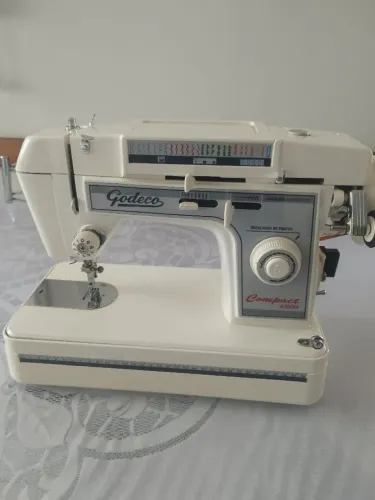 Máquina de Costura Godeco Compact 4800