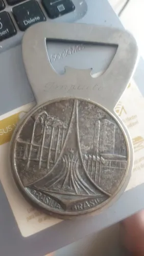 Abridor de garrafas antigo brasilia bronze em bronze e inox monumentos em alto relevo peça