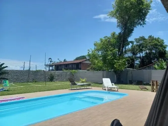 Casa com piscina na prainha entre Caiobá e Guaratuba 