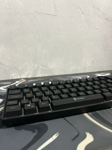 Teclado 60%, perfeita condições, com led!!!!