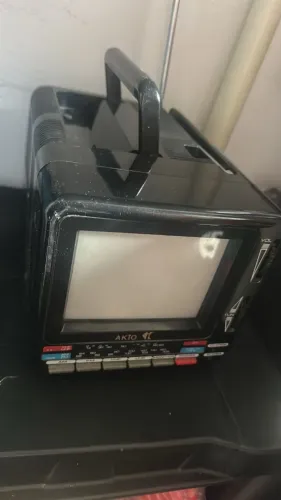 TV e Rádio portátil AK10 (AM/FM/VHF - modelo antigo)