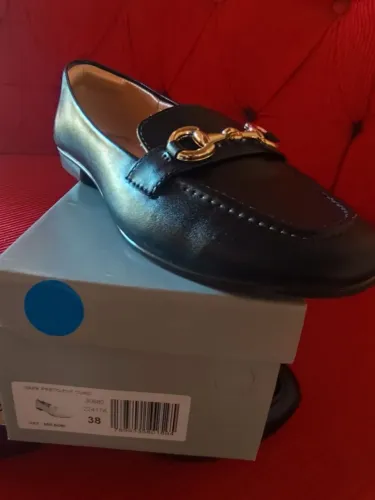 Mocassim Feminino Preto com Detalhe Dourado - NOVO! ?