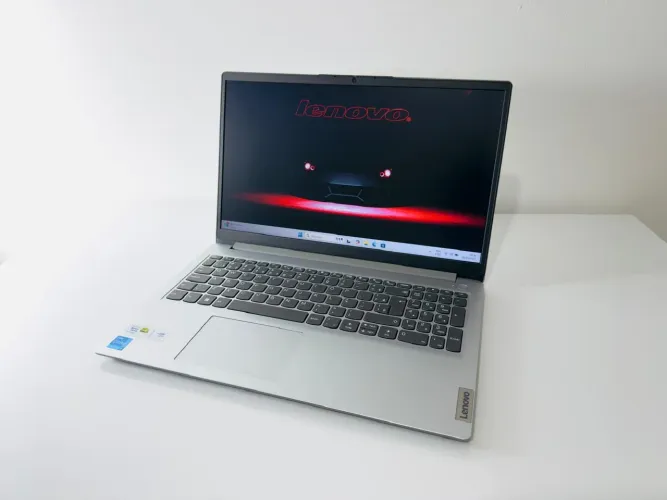 Notebook Lenovo I5-12th-16GB Ram-SSD 512GB-IRIS-XE