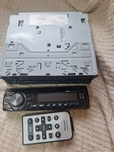 CD player Pioneer, modelo DEH-X1680UB, USB, efeitos DJ, 2 saídas RCA, painél 2 cores.