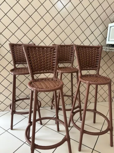 Banco / Banqueta alta em fibra sintética  