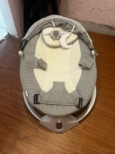 CADEIRA DE BALANÇO MAXI BABY CINZA SEMI NOVO 300$