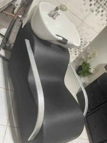 Lavatório com  Cuba de porcelana 