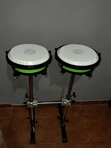 Conga compacta 11 e 11.34 peles sintéticas suporte em inox.regulavel tocar de pé ou sentad