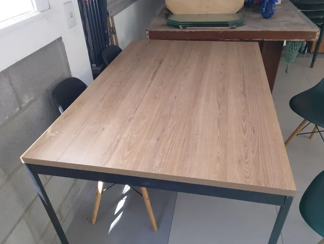 Mesa com quatro cadeiras 1,35m X 0,90 m