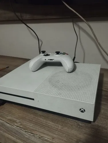 Vendo ou troco por algo do meu interesse .Xbox one 1 TB