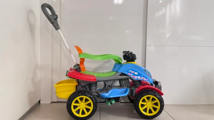 Quadriciclo Infantil Maral 2 em 1 (Passeio e Pedal) - Super Conservado!