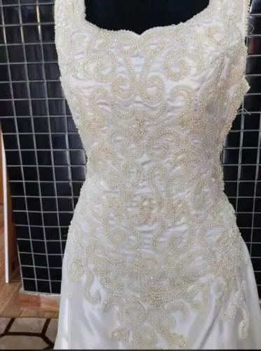 Vestido de Noiva Minimalista e Elegante - Usado uma Única Vez
