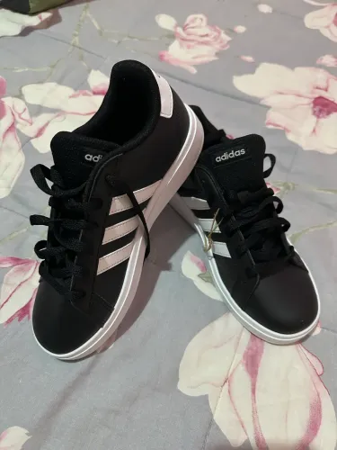 Tênis feminino adidas