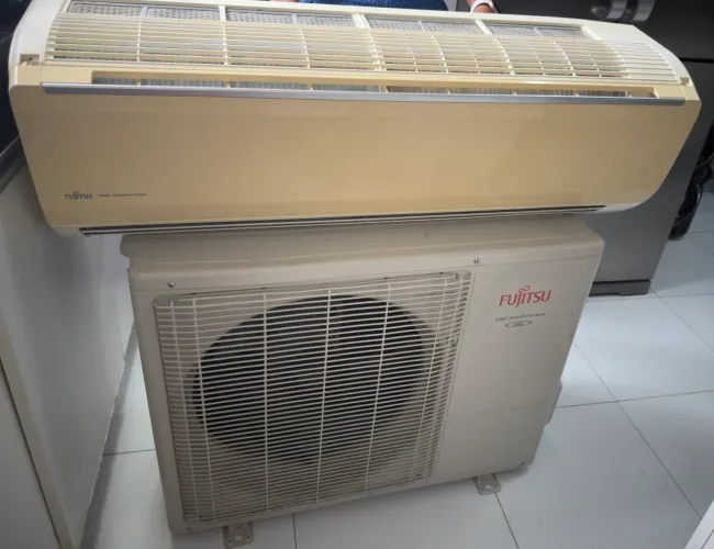 Ar-Condicionado Split HW Inverter Fujitsu 24.000 BTUs Só Frio 220V