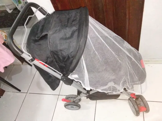 Carrinho de bebê pouco usado