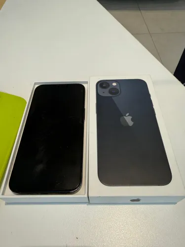 IPhone 13 na cor Black, 256gb.