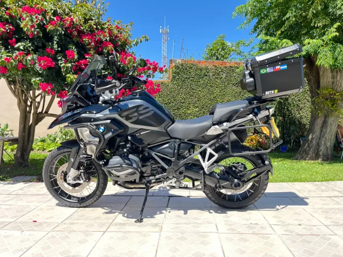 GS 1250 2021 com apenas 14.400 km moto para pessoas exigentes