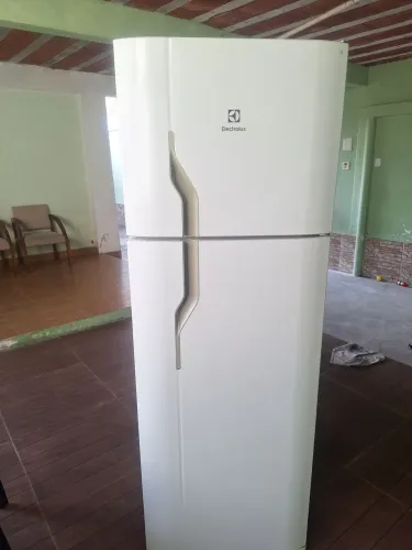 Geladeira ELECTROLUX 362L